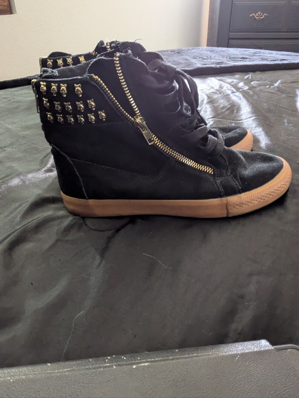 Betsey Johnson Suede Black High Tops With 3D Skull Attachments And Zippers